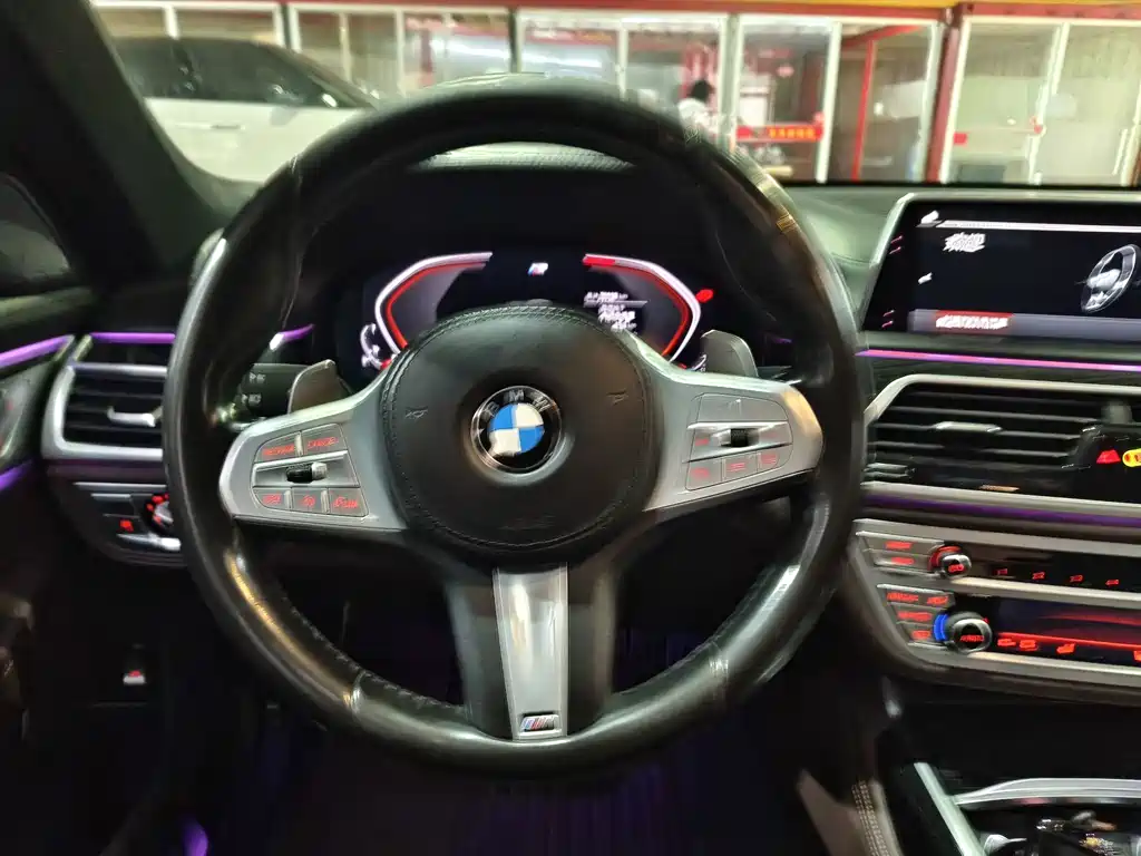 BMW 7 Series — миниатюра 9