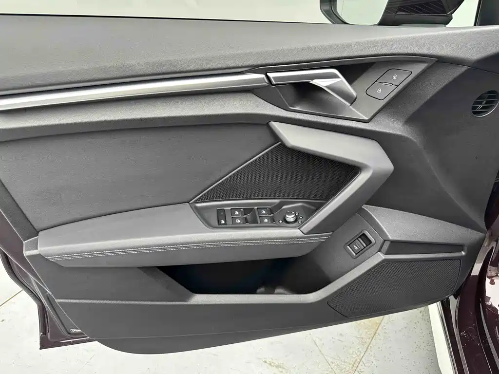 Audi A3 2023 — фото 11