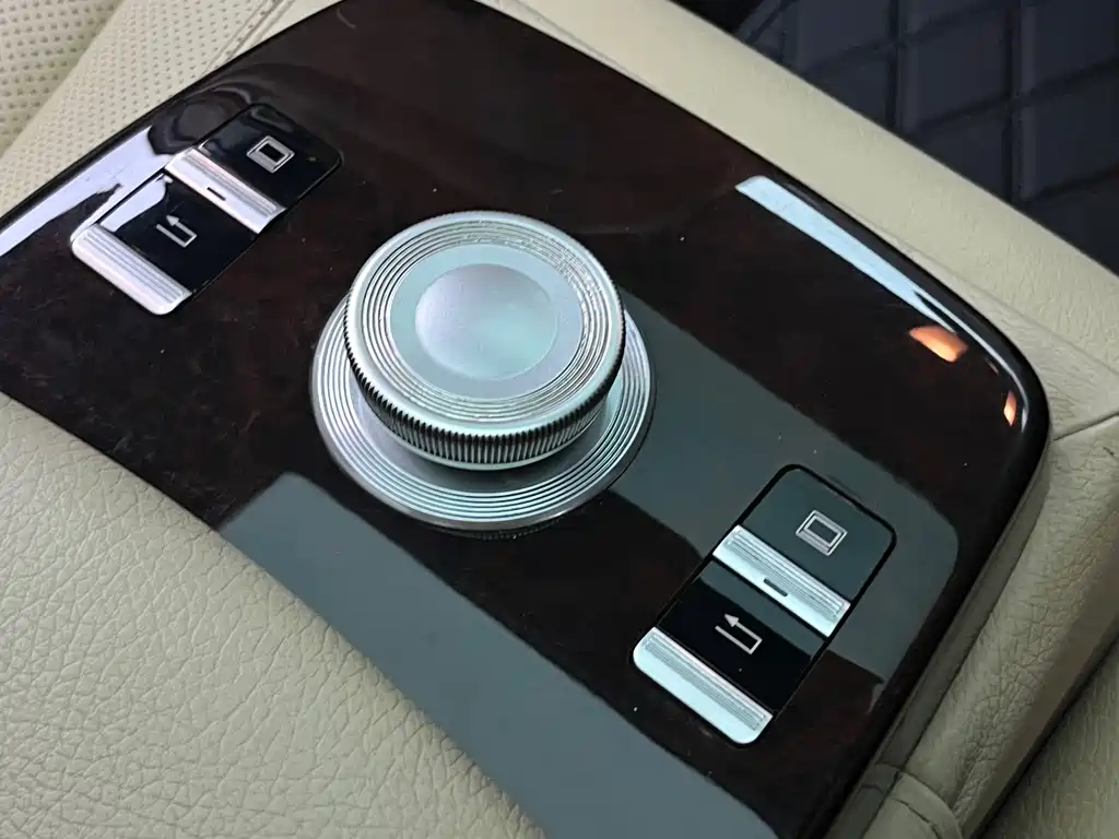 Mercedes-Benz S-Class — миниатюра 22