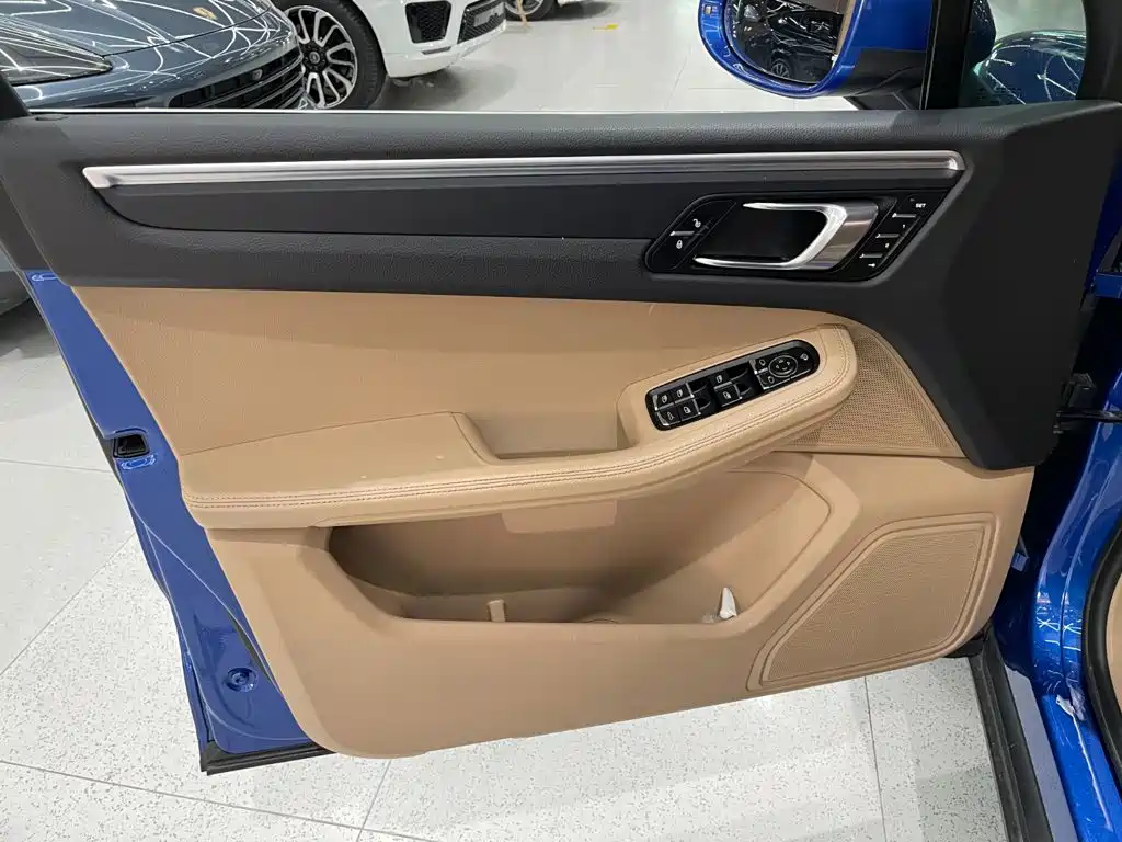 Porsche Macan — миниатюра 7
