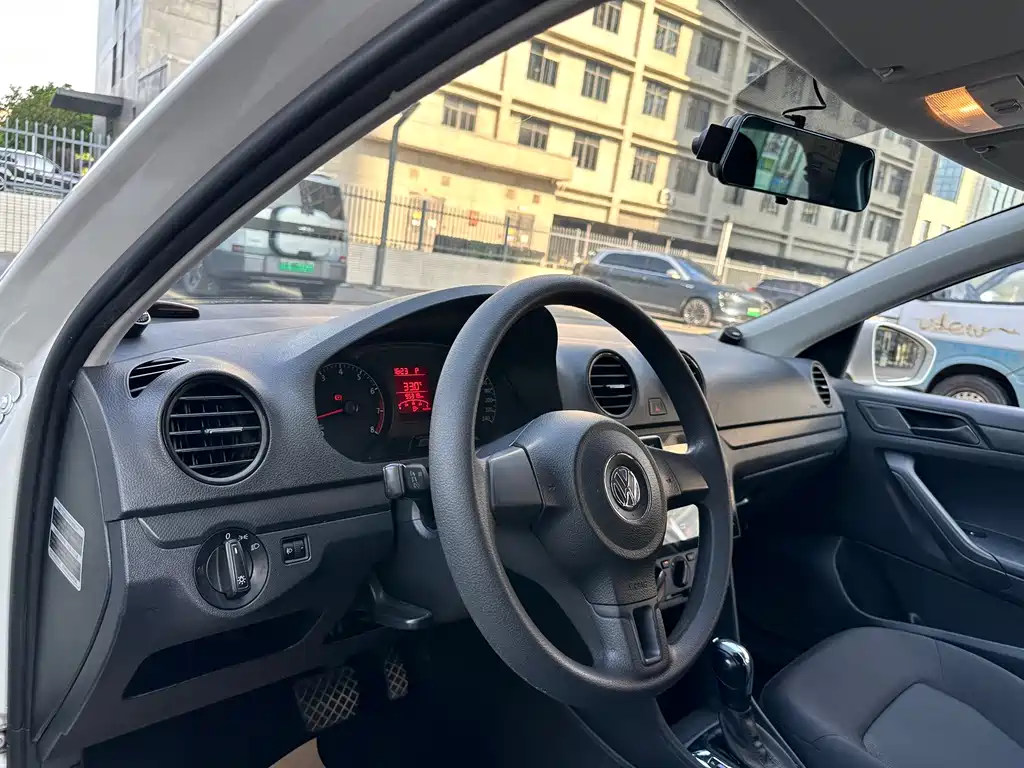 Volkswagen Jetta — миниатюра 10