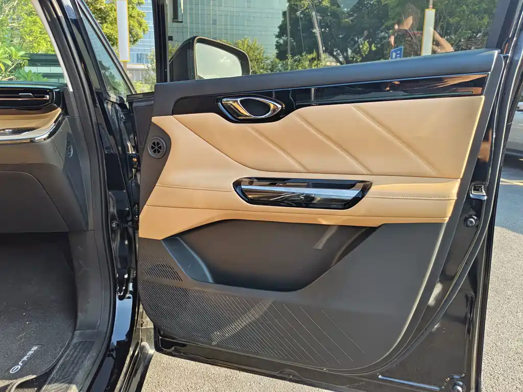 GAC Motor Trumpchi E8 PHEV — миниатюра 16