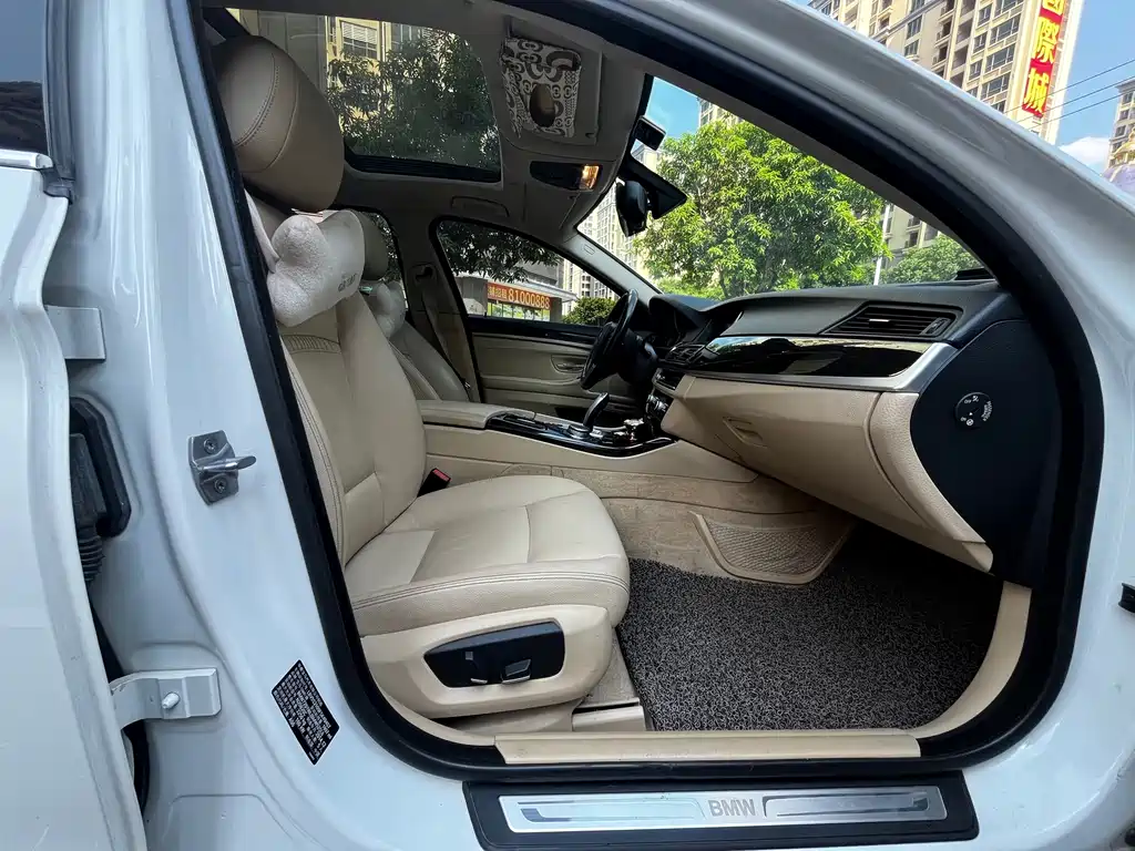 BMW 5 Series — миниатюра 17