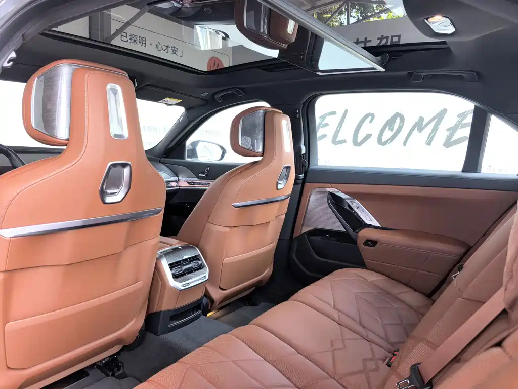 BMW i7 — миниатюра 15