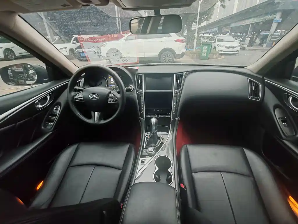 INFINITI Q50L