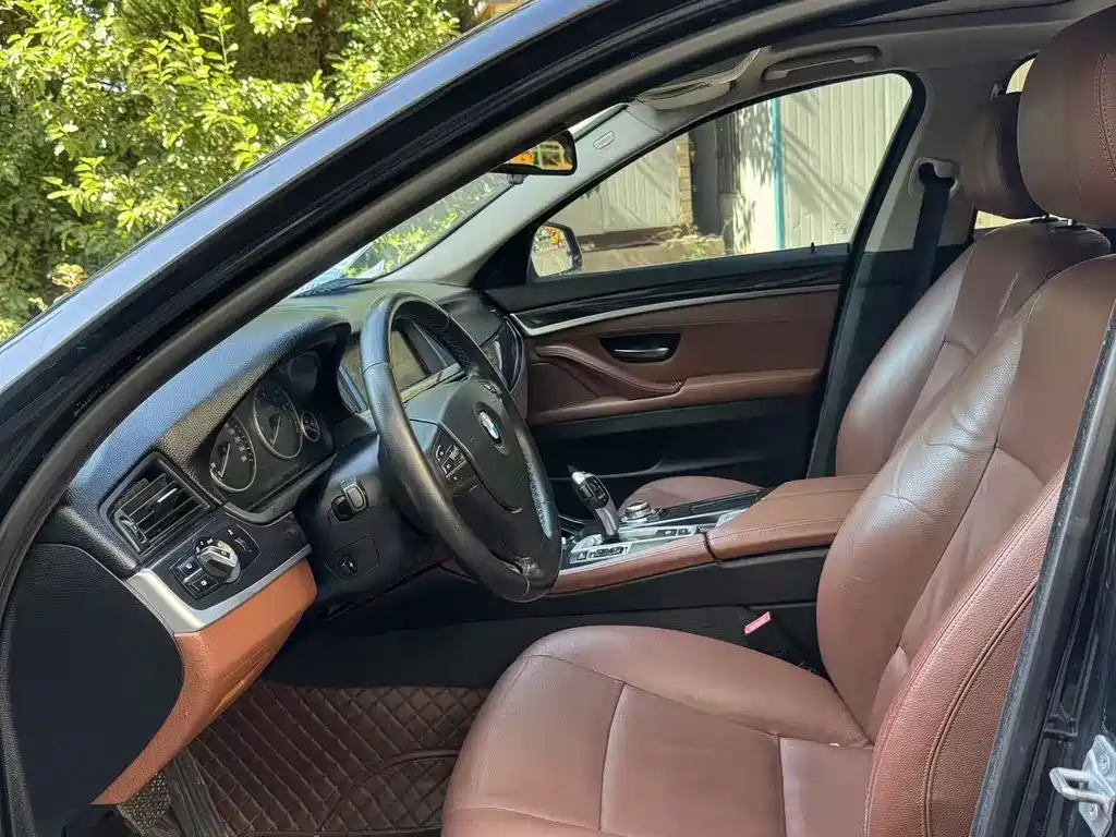 BMW 5 Series — миниатюра 7