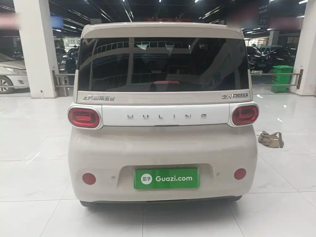 Wuling MINIEV — миниатюра 6