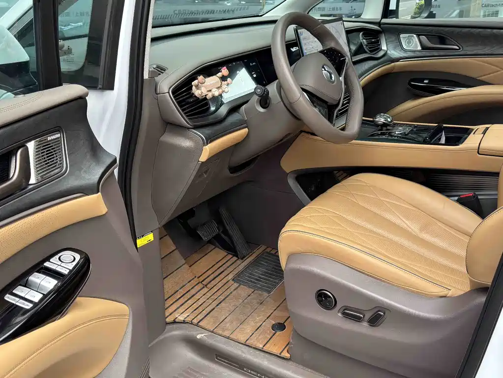 Denza D9 2022 DM-i 1040 Luxury
