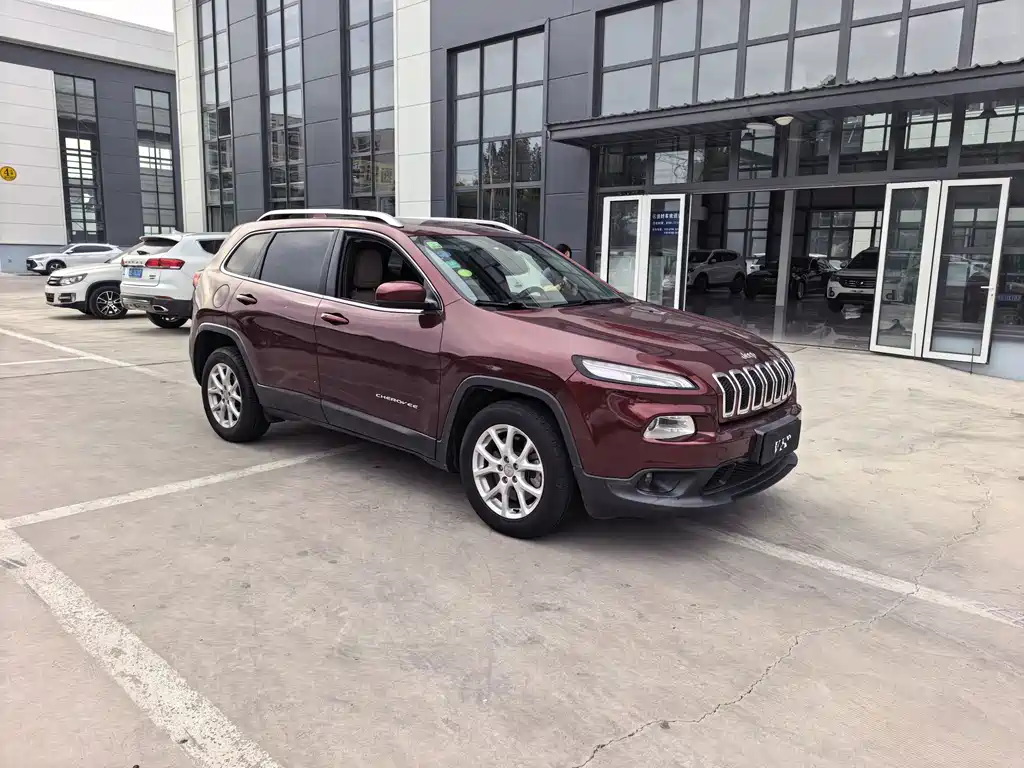 Jeep Cherokee — миниатюра 2