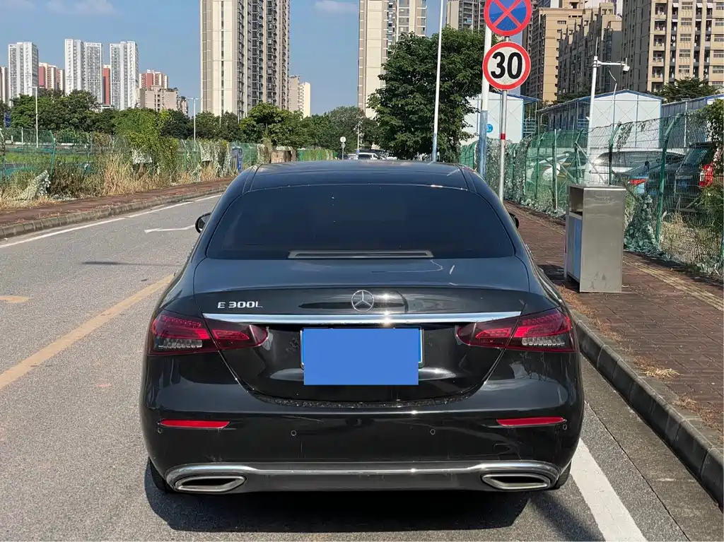 Mercedes-Benz E-Class — миниатюра 5
