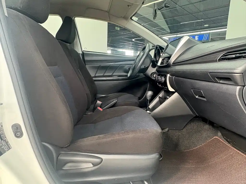Toyota Yaris L — миниатюра 10