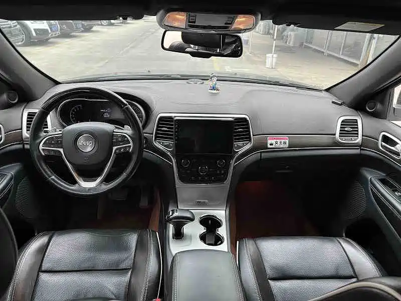 Jeep Grand Cherokee (Import) — миниатюра 4