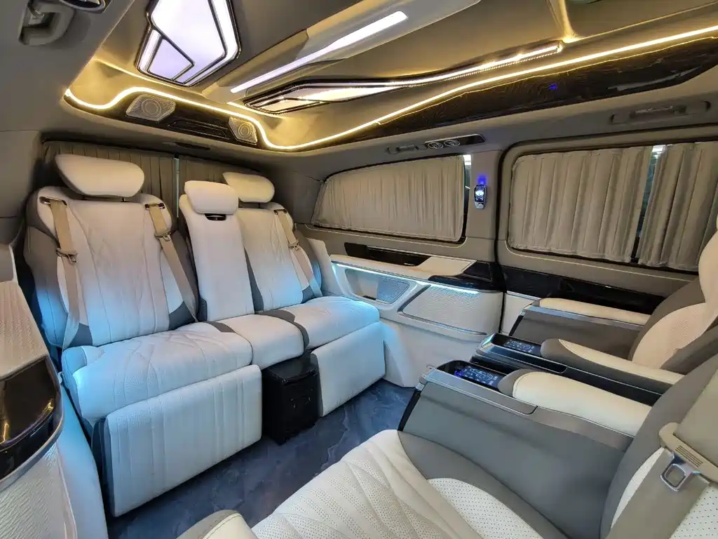 Mercedes-Benz V-Class — миниатюра 13