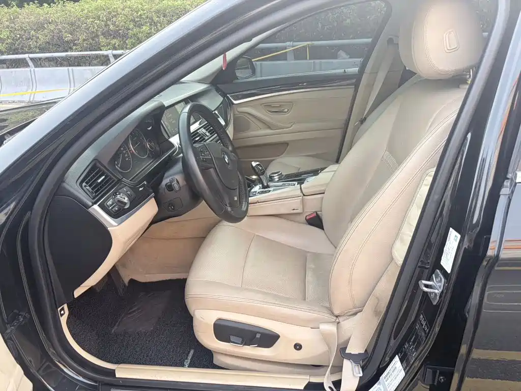 BMW 5 Series — миниатюра 9