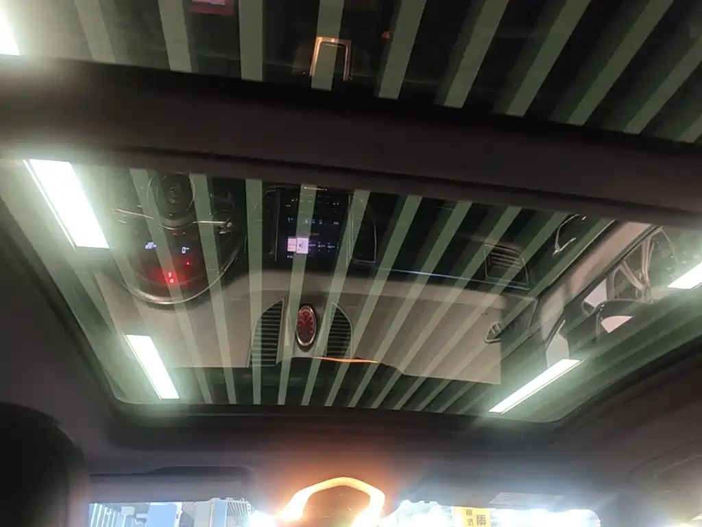 Porsche Macan — миниатюра 18
