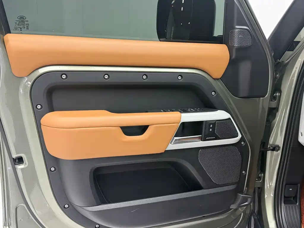 Land Rover Defender — миниатюра 12