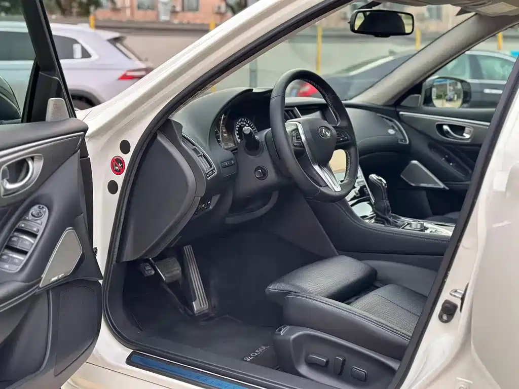 Infiniti Q50L — миниатюра 6