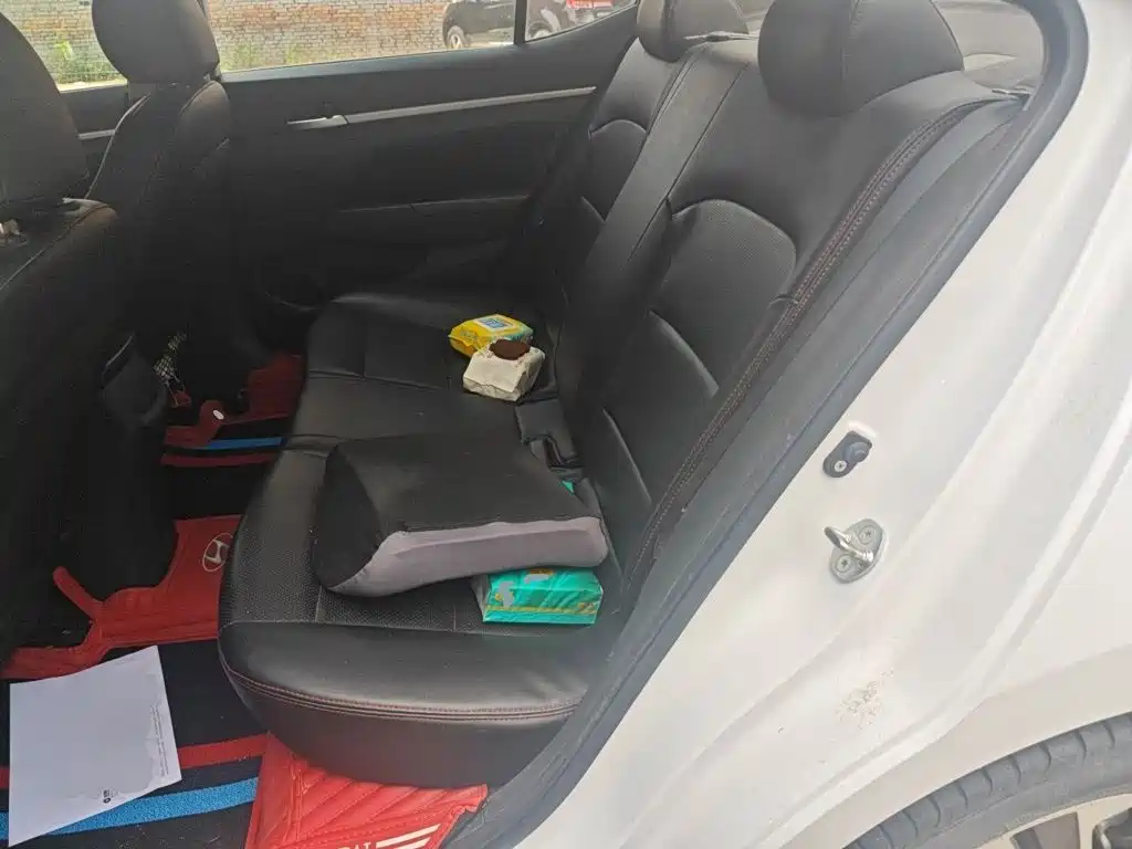 Hyundai Elantra — миниатюра 13