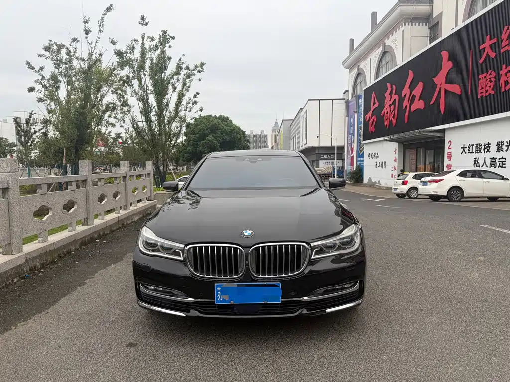 BMW 7 Series — миниатюра 2