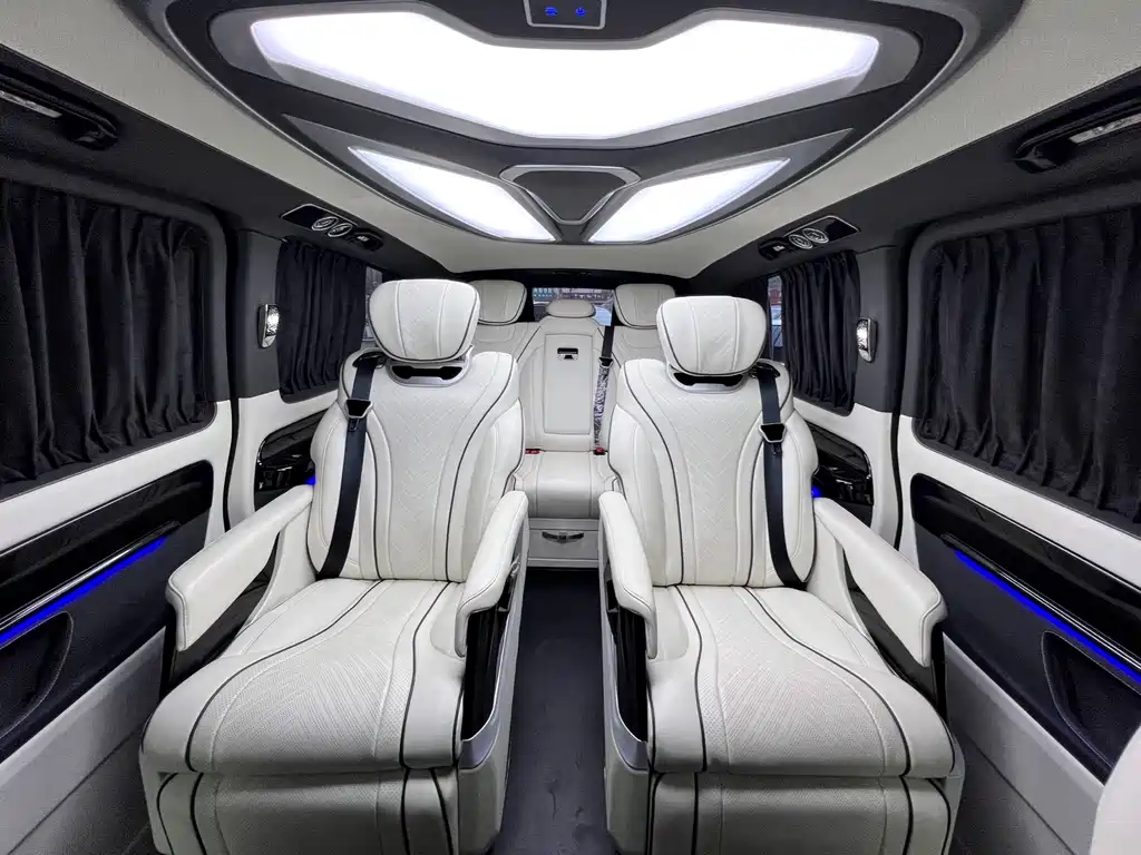 Mercedes-Benz Vito 2023 2.0T 7 мест
