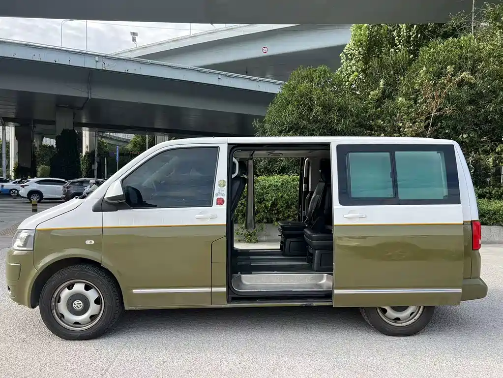 Volkswagen Multivan — миниатюра 5