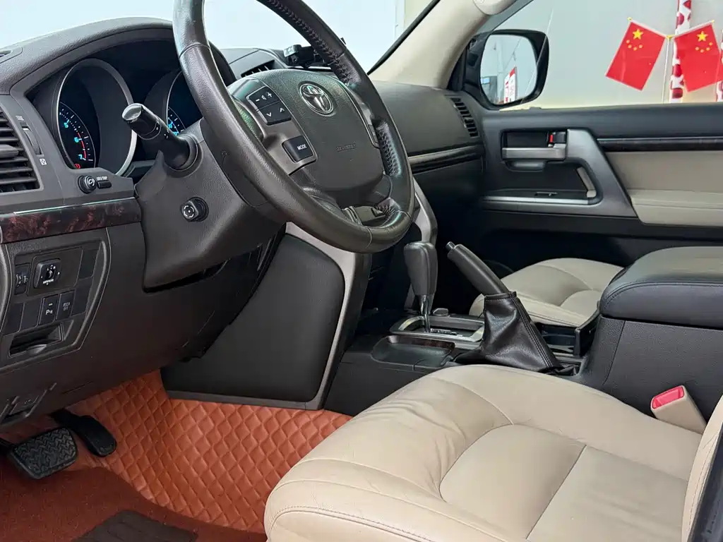 Toyota Land Cruiser 2010 4.7L AT VX