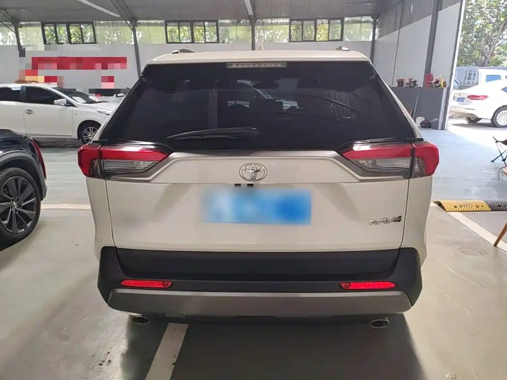 Toyota RAV4 — миниатюра 6