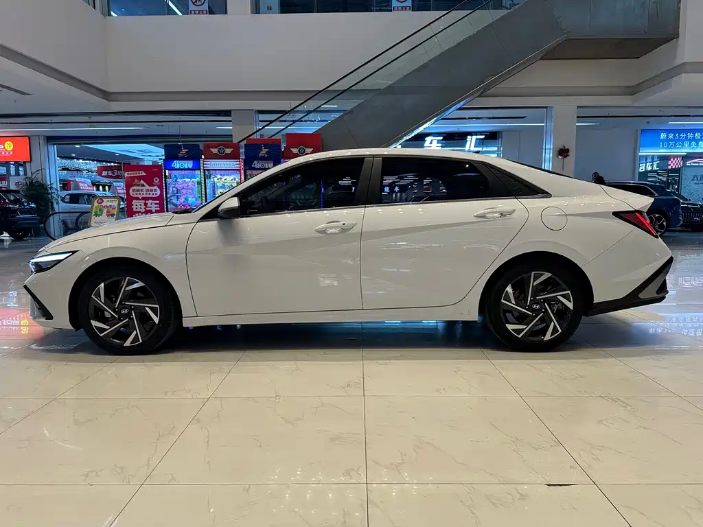 HYUNDAI ELANTRA