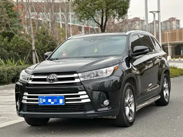 TOYOTA HIGHLANDER