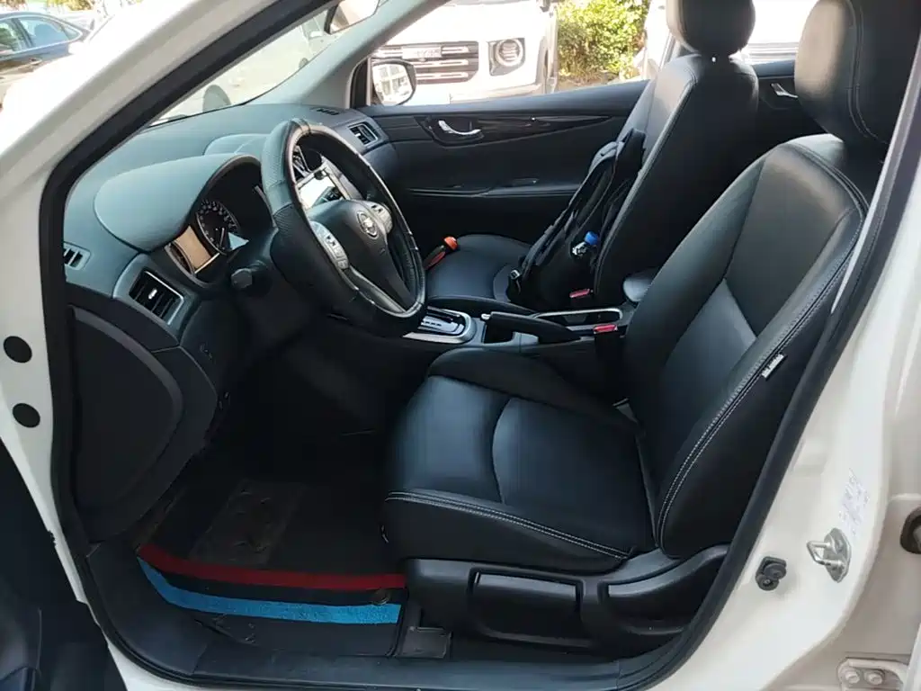 Nissan Tiida — миниатюра 15