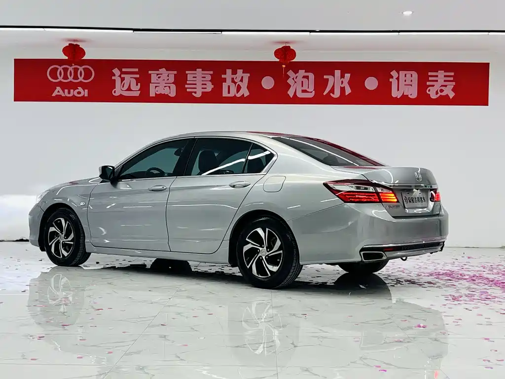 Honda Accord — миниатюра 14