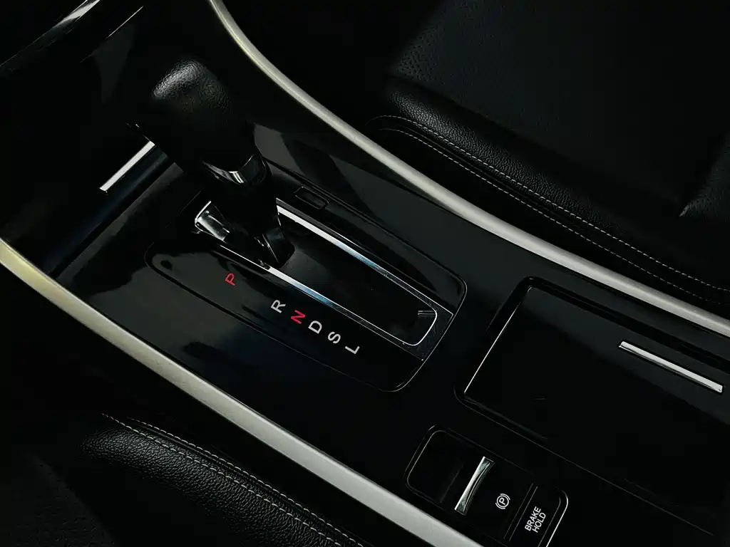 Honda Accord — миниатюра 13