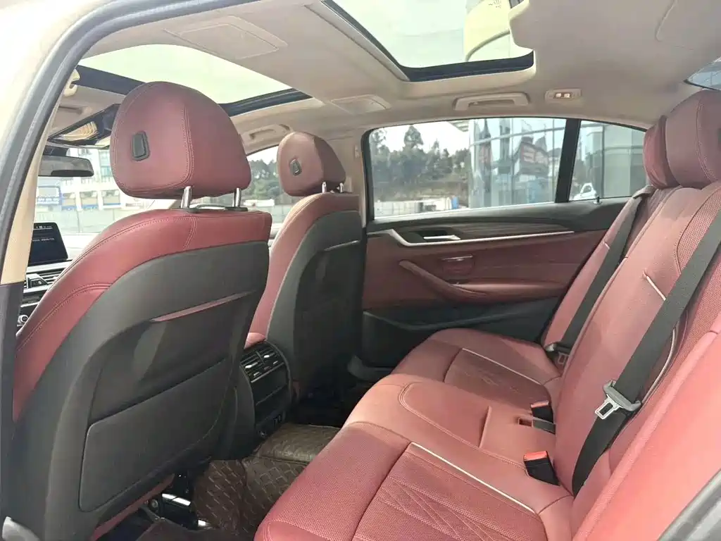 BMW 5 Series — миниатюра 3