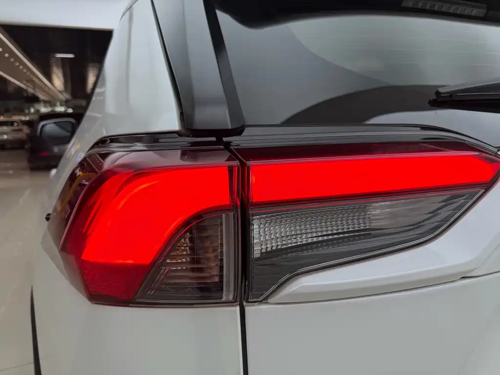 Toyota RAV4 — миниатюра 21