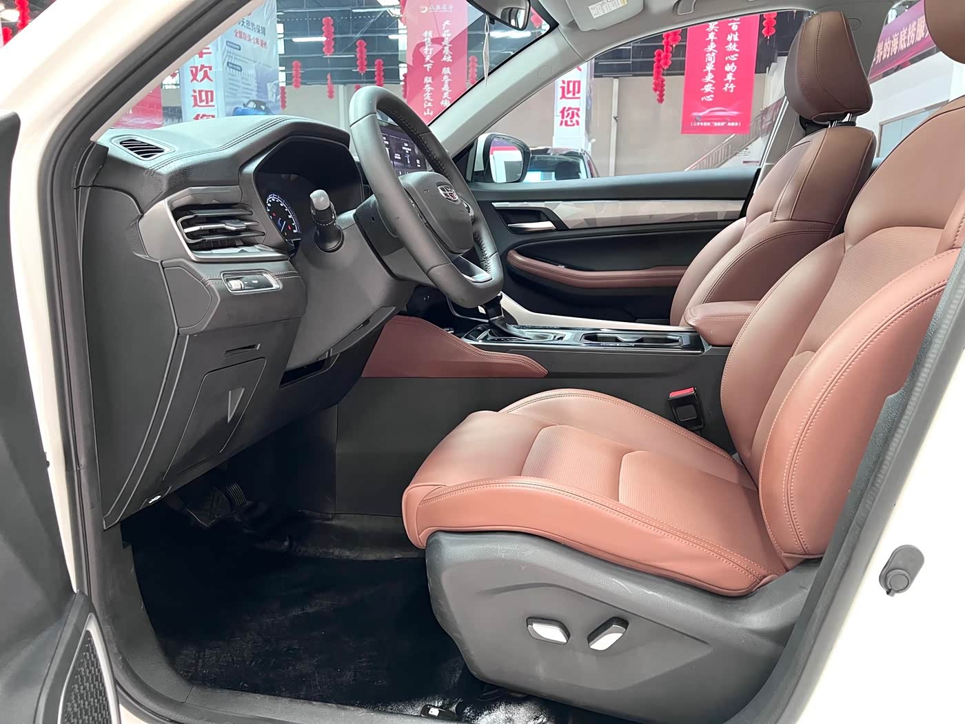 Geely Emgrand X6 1.4 л 2021 г. Белый, пробег 31000 км