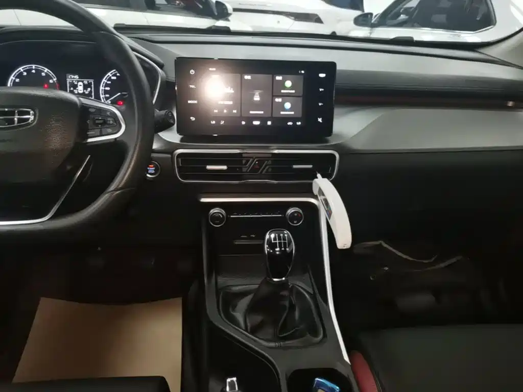 Geely Binyue — миниатюра 13