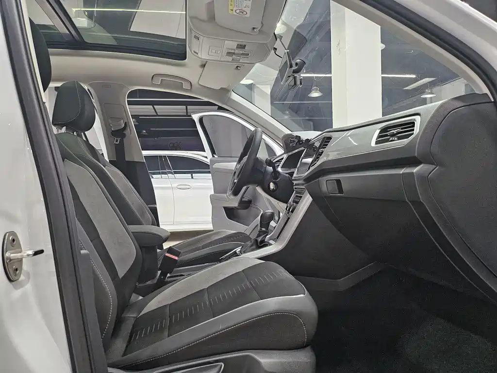 VOLKSWAGEN T ROC EXPLORING SONGS