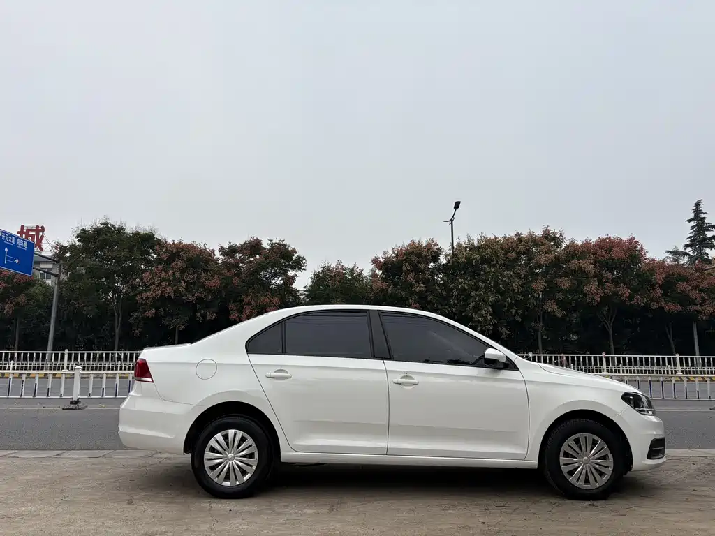 Volkswagen Santana — миниатюра 4