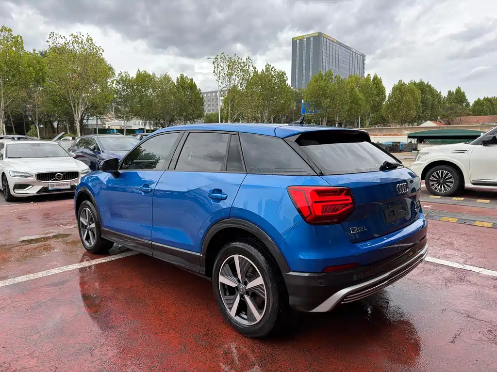 Audi Q2L e-tron — миниатюра 4