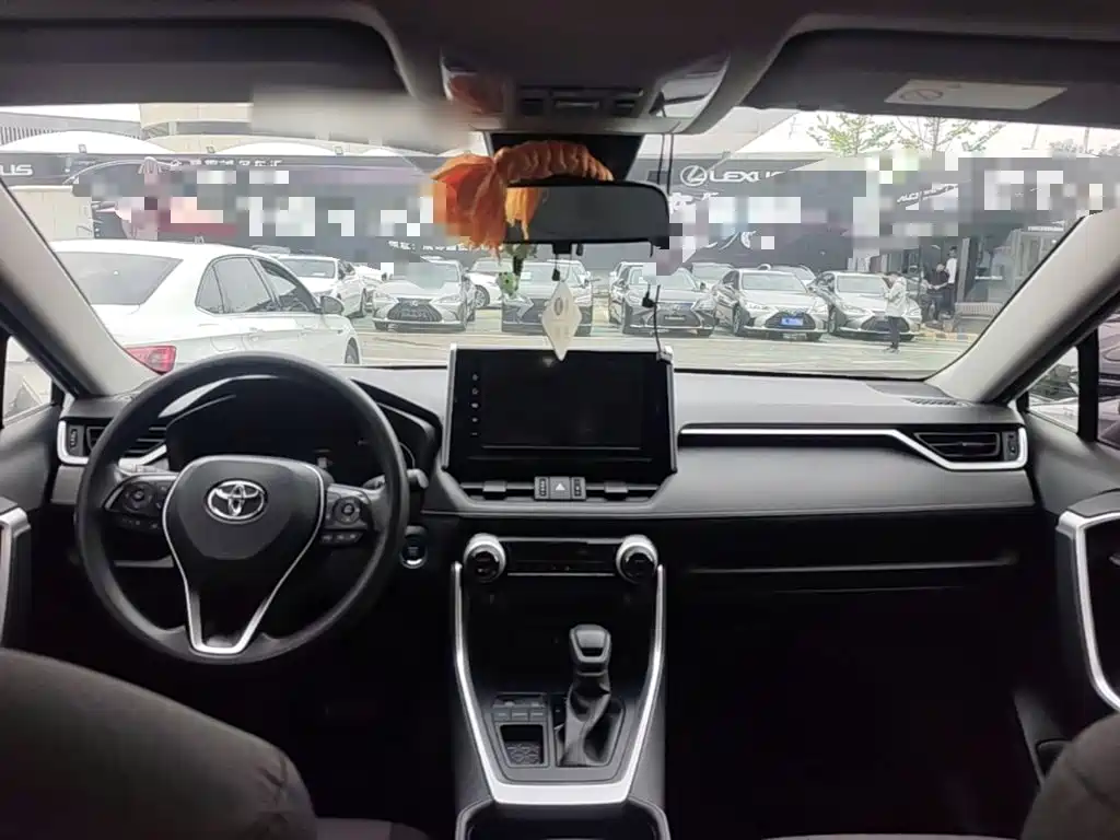 Toyota RAV4 — миниатюра 10