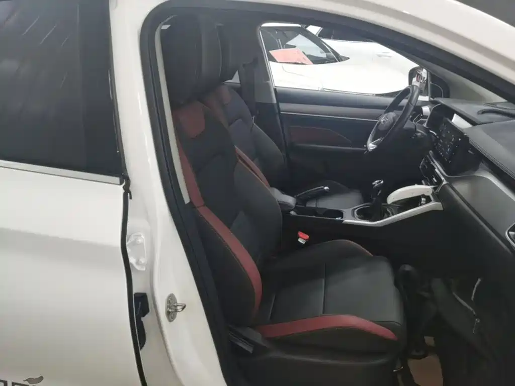 Geely Binyue — миниатюра 25