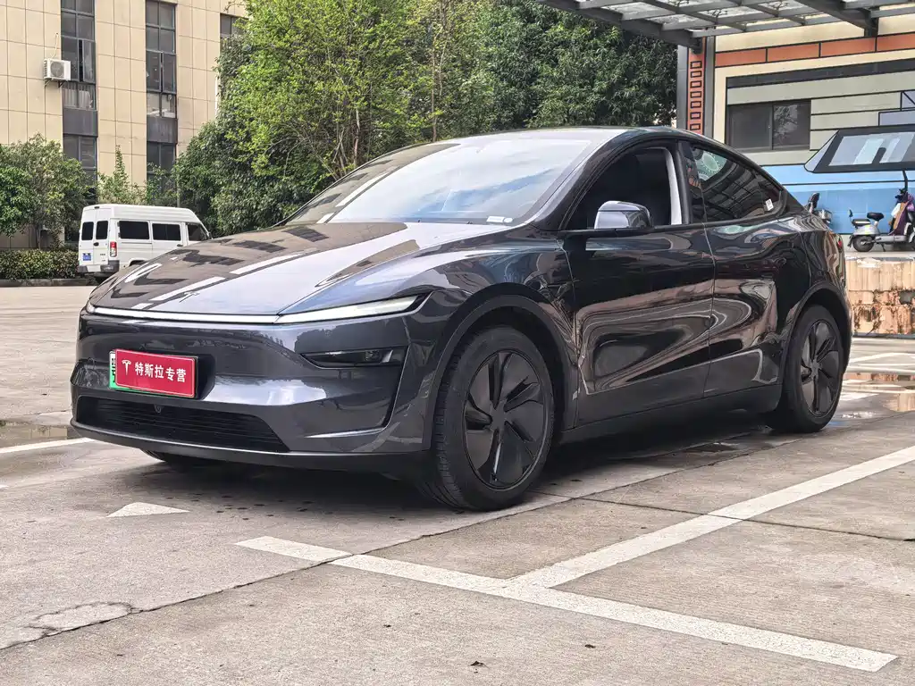 Tesla Model Y 2025