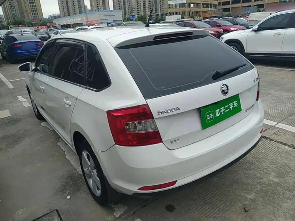 Skoda Rapid Spaceback — миниатюра 5