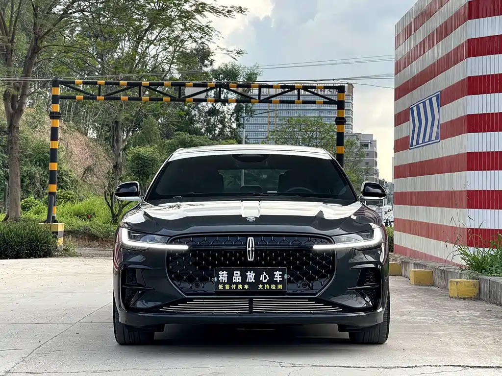 Lincoln Z 2022 i