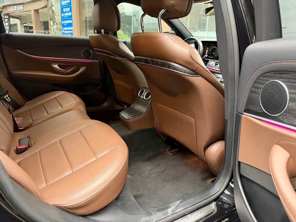 Mercedes-Benz E-Class — миниатюра 12