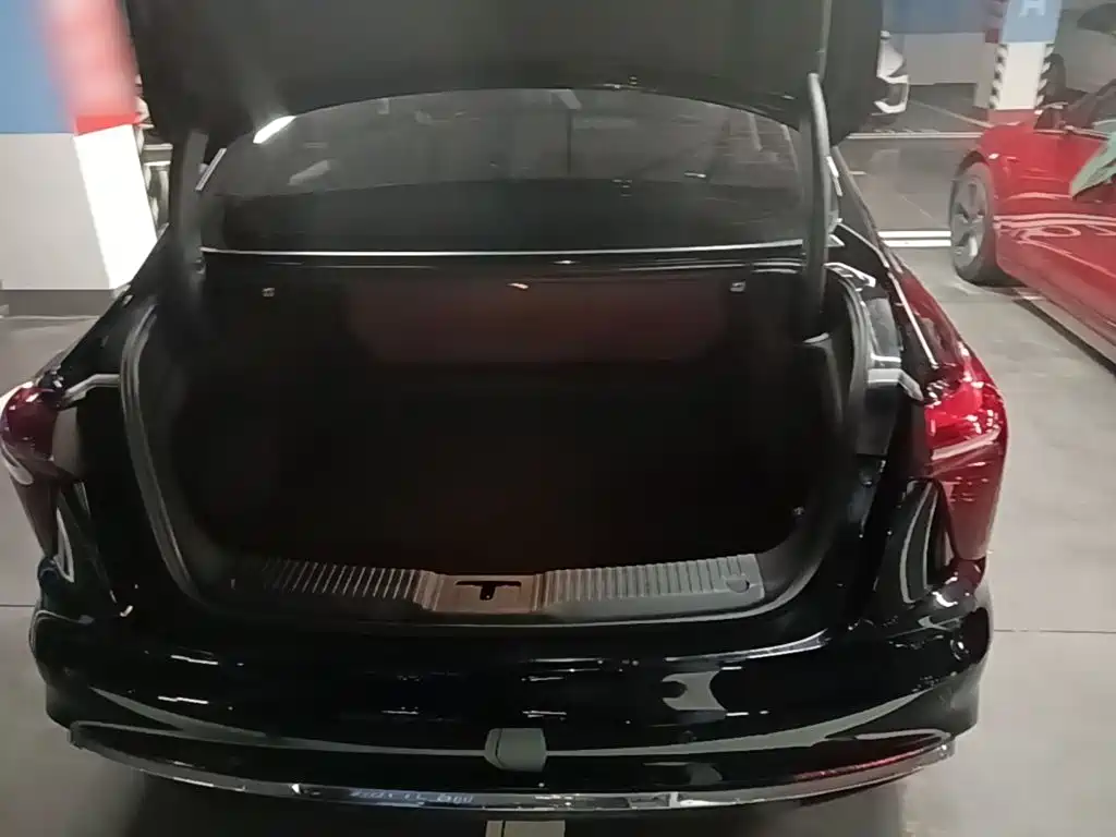 Hongqi Hongqi H5 — миниатюра 19