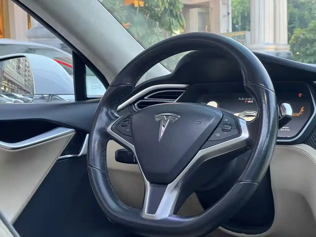 Tesla Model S — миниатюра 6