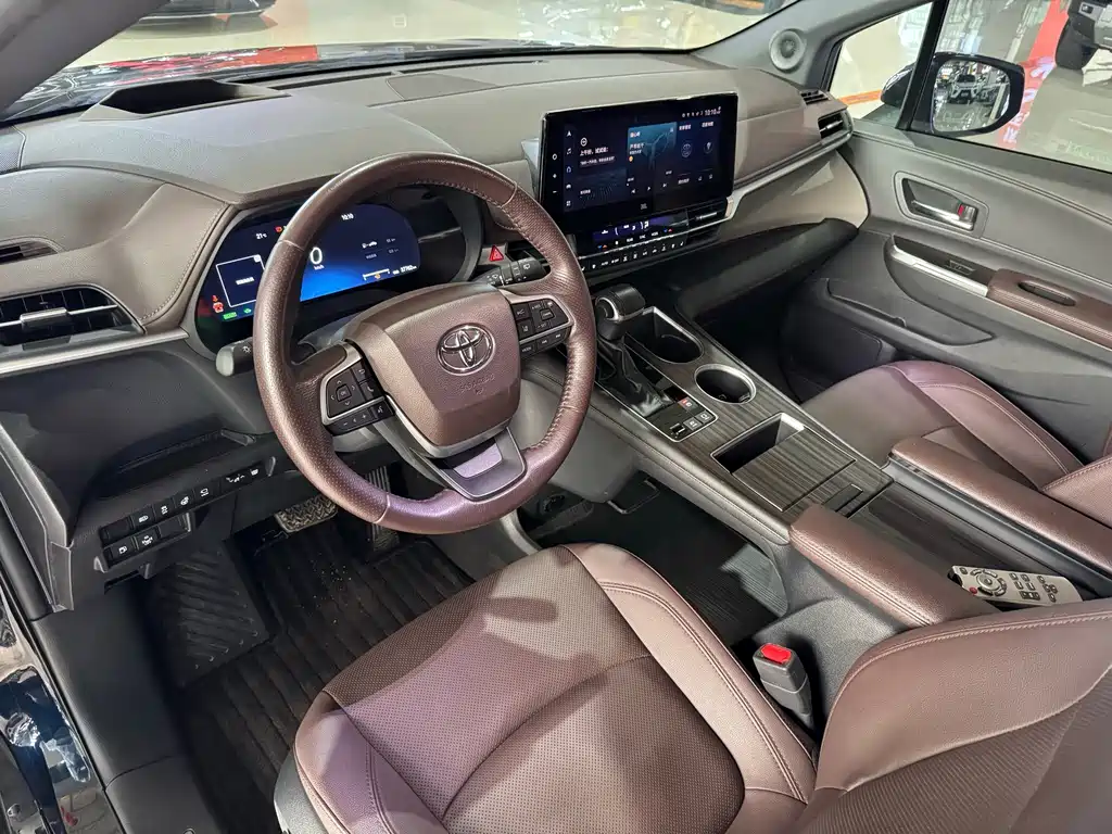 Toyota Granvia — миниатюра 11