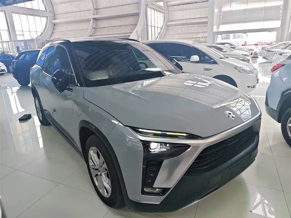 NIO ES8 2020 415KM мест