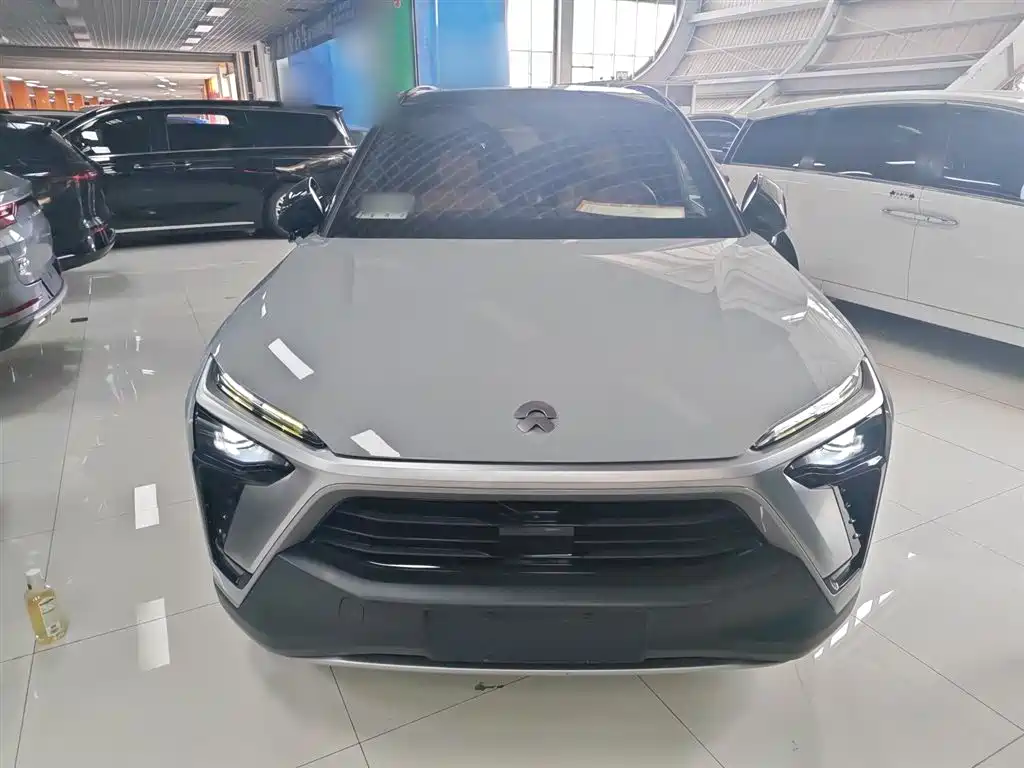 NIO ES8 2020 415KM мест